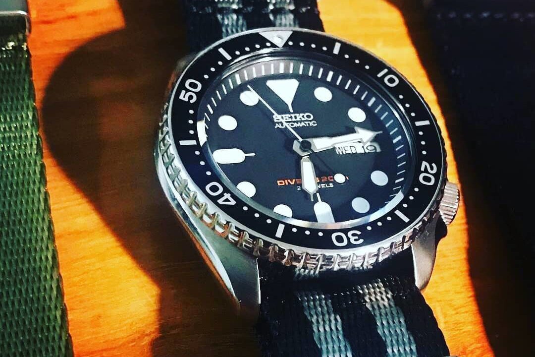 Stitched - Black & Silver seatbelt "James Bond" NATO strap